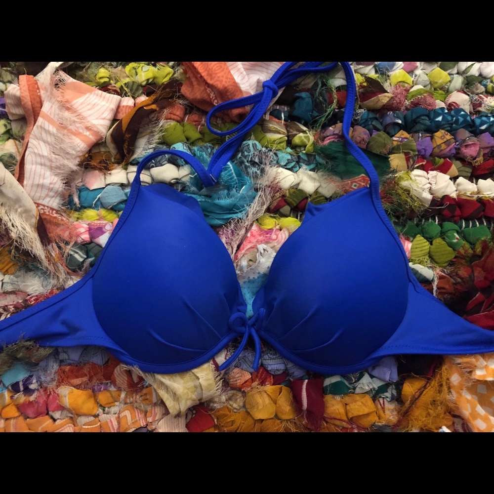 VS Bombshell bathing suit top